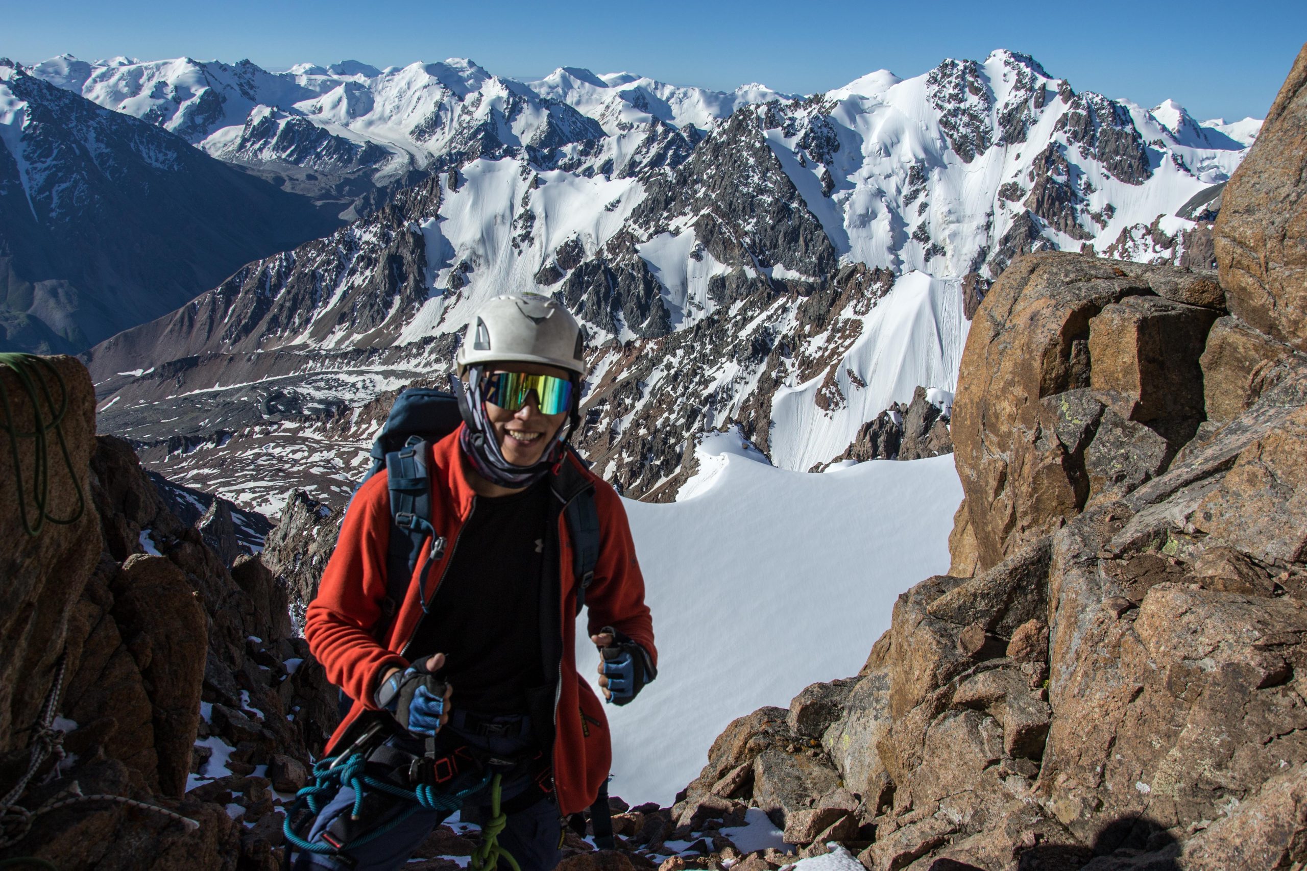 Пик Комсомола, 4 376м