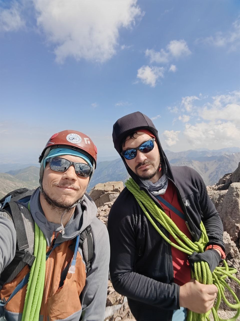 Альпинисты на вершине Комсомола